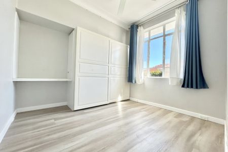 Beautifully presented family home set in prime location, offering both comfort and convenience - Photo 5