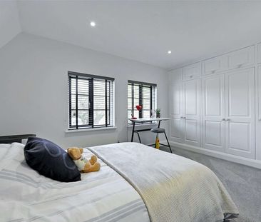 A recently updated two bedroom cottage, located on the Harleyford E... - Photo 4