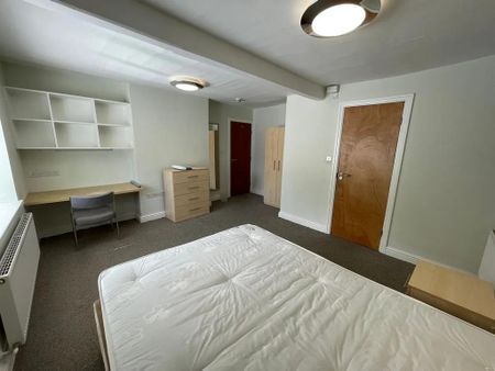 1 bedroom in a house share to rent - Photo 4