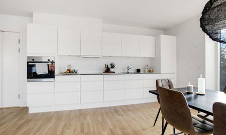 Attraktiv 2-vær. taglejlighed med hems og let adgang via elevator. P kælder under ejendommen. Central beliggenhed - Foto 2