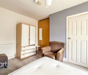 1 bedroom in a house share to rent - Photo 2