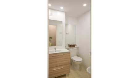 Wide and cozy room in he north of Madrid. - Photo 2