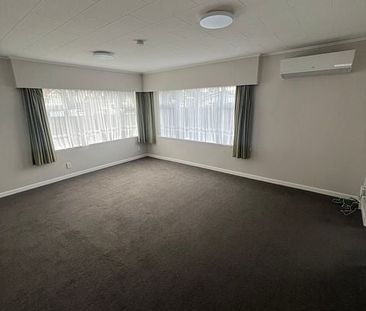 Island Bay 4BR Family Home - Photo 2