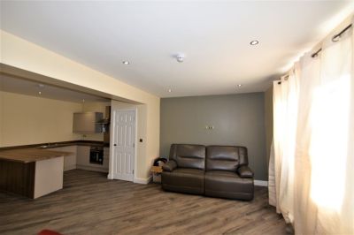 2 bedroom Flat in Woodsley Road, Leeds - Photo 1