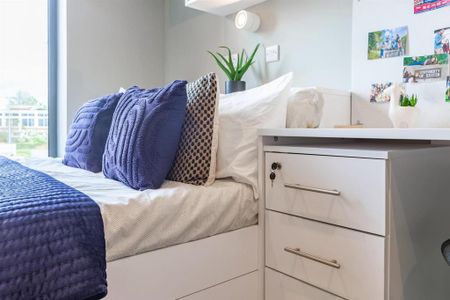 1 bedroom in a flat share to rent - Photo 3