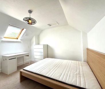 2 bedroom Maisonette in Alpine Street, Berkshire - Photo 2