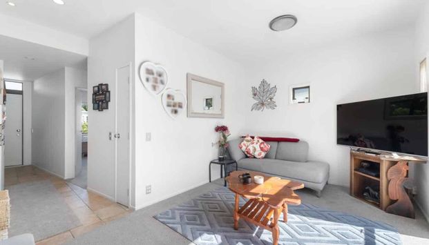 Modern 1-Bedroom Apartment in Albany’s Premier Complex - Photo 1