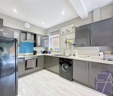 3 bedroom semi-detached house to rent - Photo 5