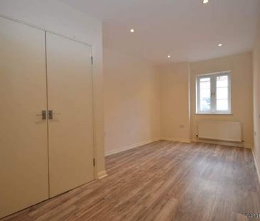 2 bedroom property to rent in Addlestone - Photo 1