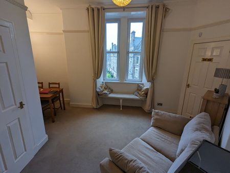 1 Bed Flat, Holyrood Park, EH8 - Photo 3