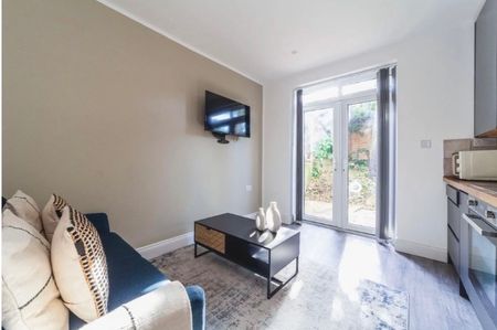 2 Bed Flat, Llanvanor Road, NW2 - Photo 2