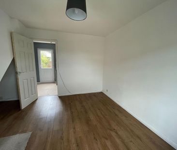 2 bedroom semi-detached house to rent - Photo 6