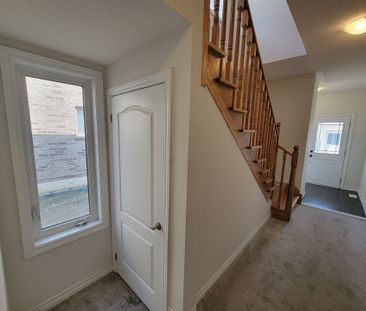 For Lease - 121 Baker Street, Thorold, Ontario - Photo 2