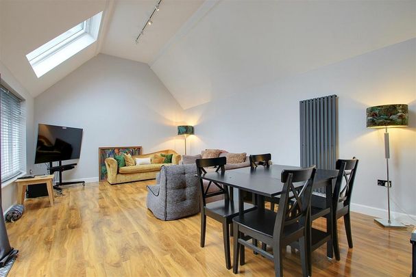 2 bedroom barn conversion to rent - Photo 1