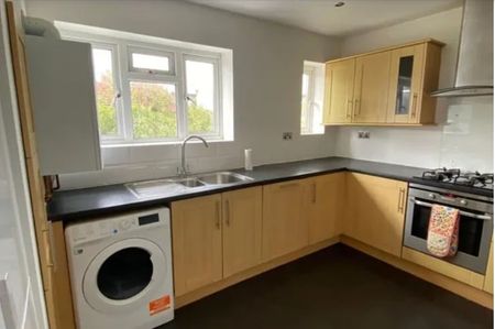 2 Bed Maisonette, Herbert Road, SW19 - Photo 5