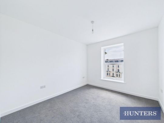 3 bedroom Flat To Let - Photo 1