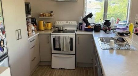 4 Bedroom Townhouse - Great Location - Photo 4