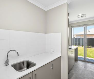 Spacious 4 Bedroom Family Home in Sought-After Lakelands Location - Photo 6