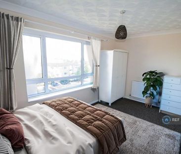 3 bedroom flat to rent - Photo 3