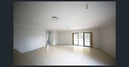 4 Bed Ideal Family Living in a Secure and Convenient Location. - Photo 5