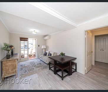 Top Floor Apartment - Photo 6