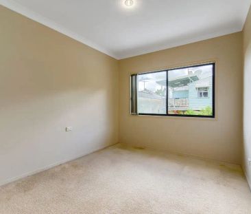 “Charming 3 Bedroom Townhouse in the Heart of West End!” - Photo 6