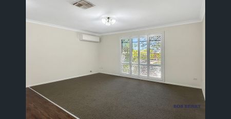 Low-Maintenance Three-Bedroom Home in Eastridge - Photo 2