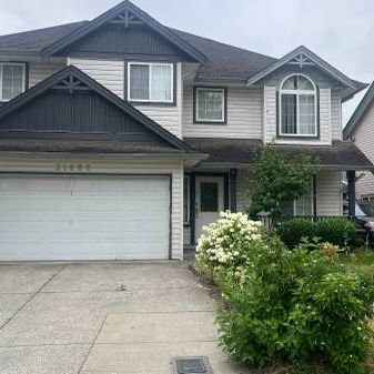 Large 4 Bedroom Upper in West Abbotsford - Photo 4