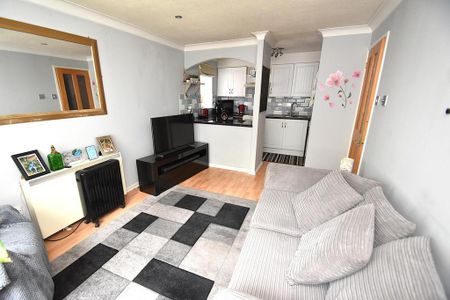 1 bedroom ground floor flat to rent - Photo 5