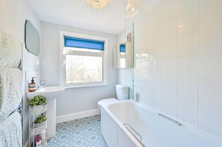 4 bedroom semi-detached house to rent - Photo 2