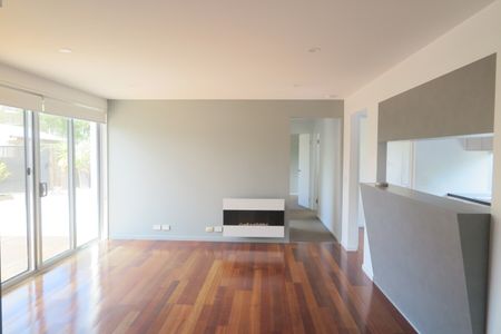 2/19 Rialannah Road Mount Nelson TAS 7007 Australia - Photo 5