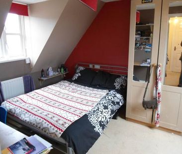 5 bed house to rent in Hatcher Crescent, Colchester - Photo 3