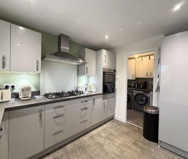 4 bedroom detached house to rent - Photo 1