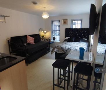 Studio to rent - Photo 2