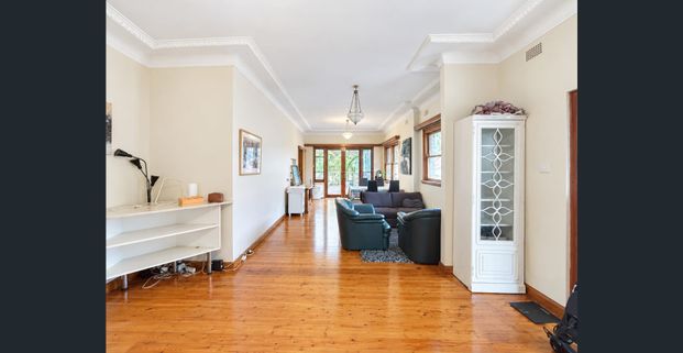 Spacious 4-Bedroom Family Home | Furniture Optional | Prime Eastwood Location - Photo 1