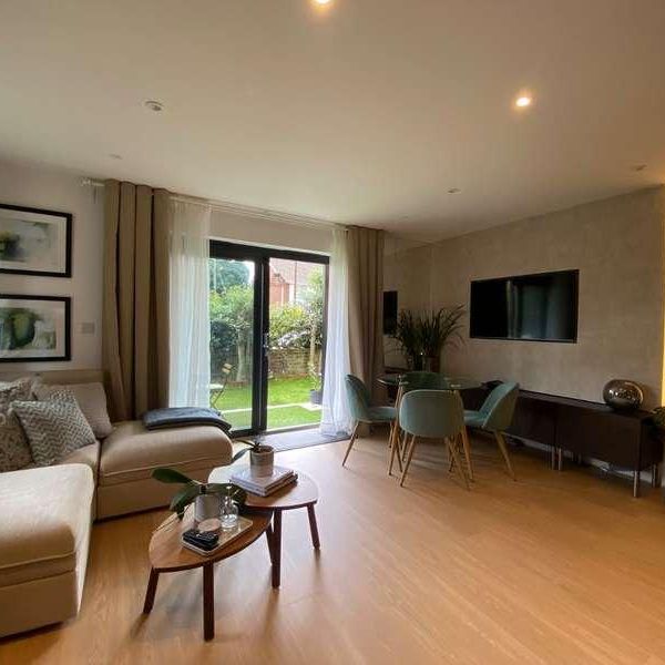 Leacroft, Staines-upon-thames, Surrey, TW18 - Photo 1