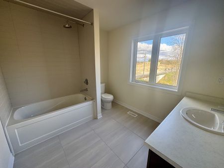 For Lease - 4 Gilham Way, Brant, Ontario - Photo 2