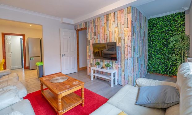 6 bedroom end of terrace house to rent - Photo 1