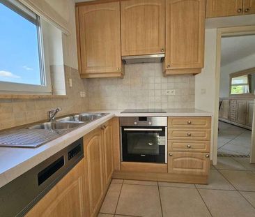 Ruim 3 slaapkamer duplex met autostaanplaats en kelderberging - Photo 3