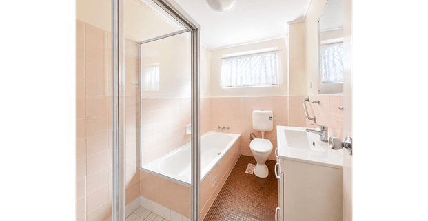 Two bedroom - Great location - Photo 1