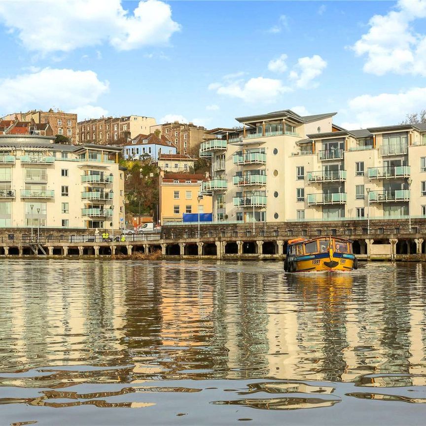 A spacious apartment in the Capricorn Place development with parking and balcony - Photo 1