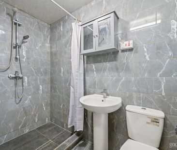 Newminster Road, Morden, SM4 - Photo 4