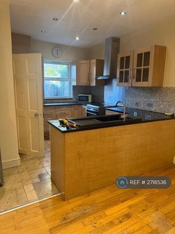 3 bedroom terraced house to rent - Photo 2