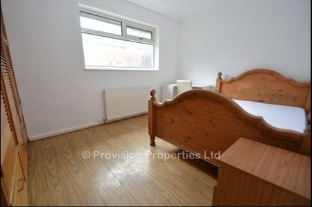 2 Bedroom Student Houses in Leeds - Photo 5