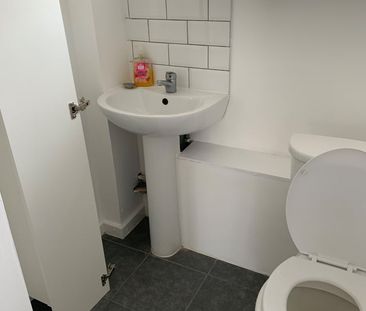 Room in a Shared House, Queens Road, E13 - Photo 4