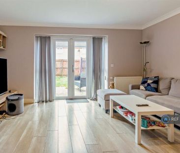 3 bedroom semi-detached house to rent - Photo 1