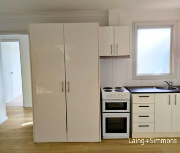 Neat & tidy three-bedroom grannyflat in a prime location - Photo 2