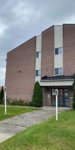 GRAND ET LUMINEUX 4.5 DISPONIBLE 1er JUILLET 2025 - Photo 4