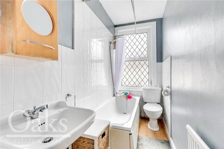 2 bedroom end of terrace house to rent - Photo 2