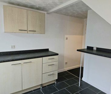2 bedroom terraced house to rent - Photo 3